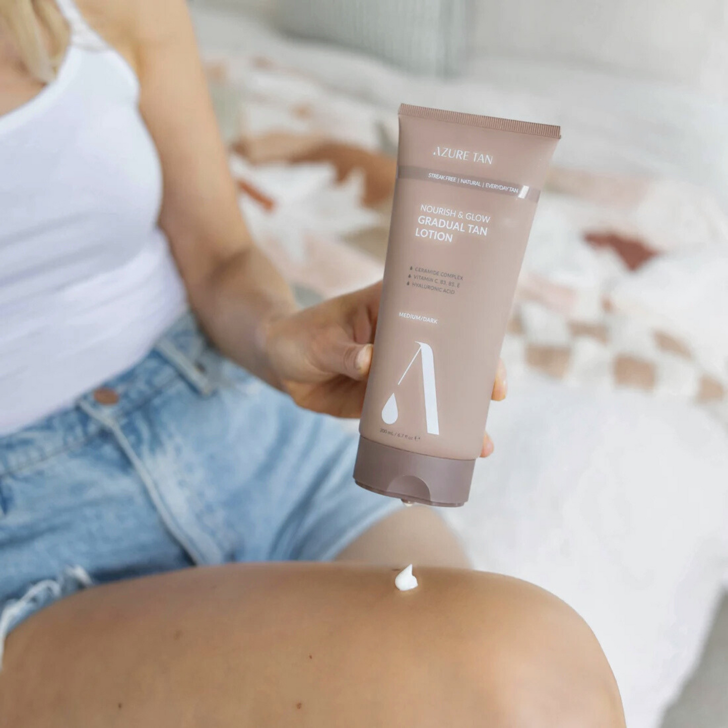 Nourish & Glow Gradual Tan Lotion (Medium / Dark)